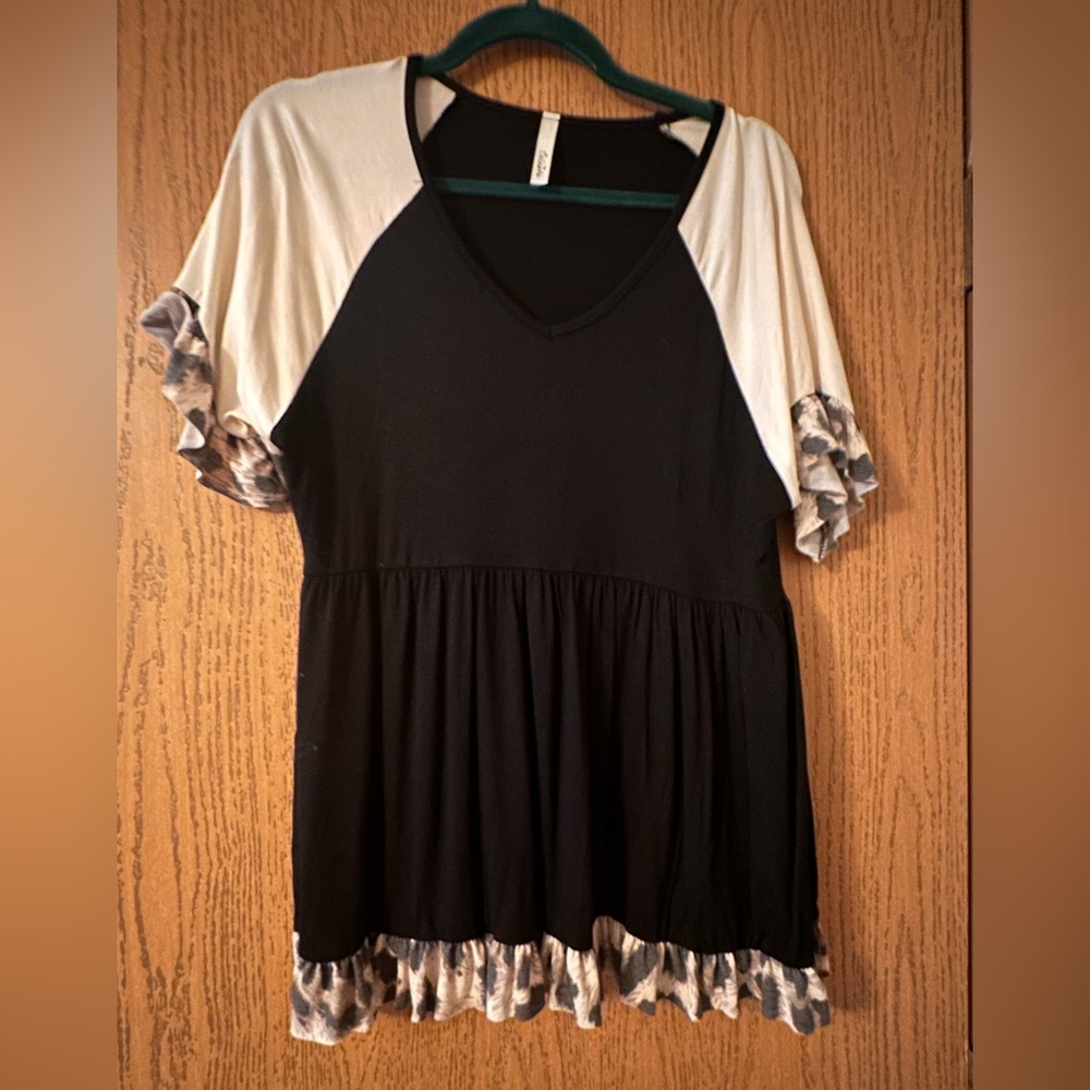Celeste Take Me Out Ruffle Tunic Top in Leopard- NWOT- Large